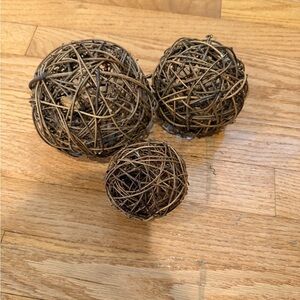 Decorative Wicker Balls Set